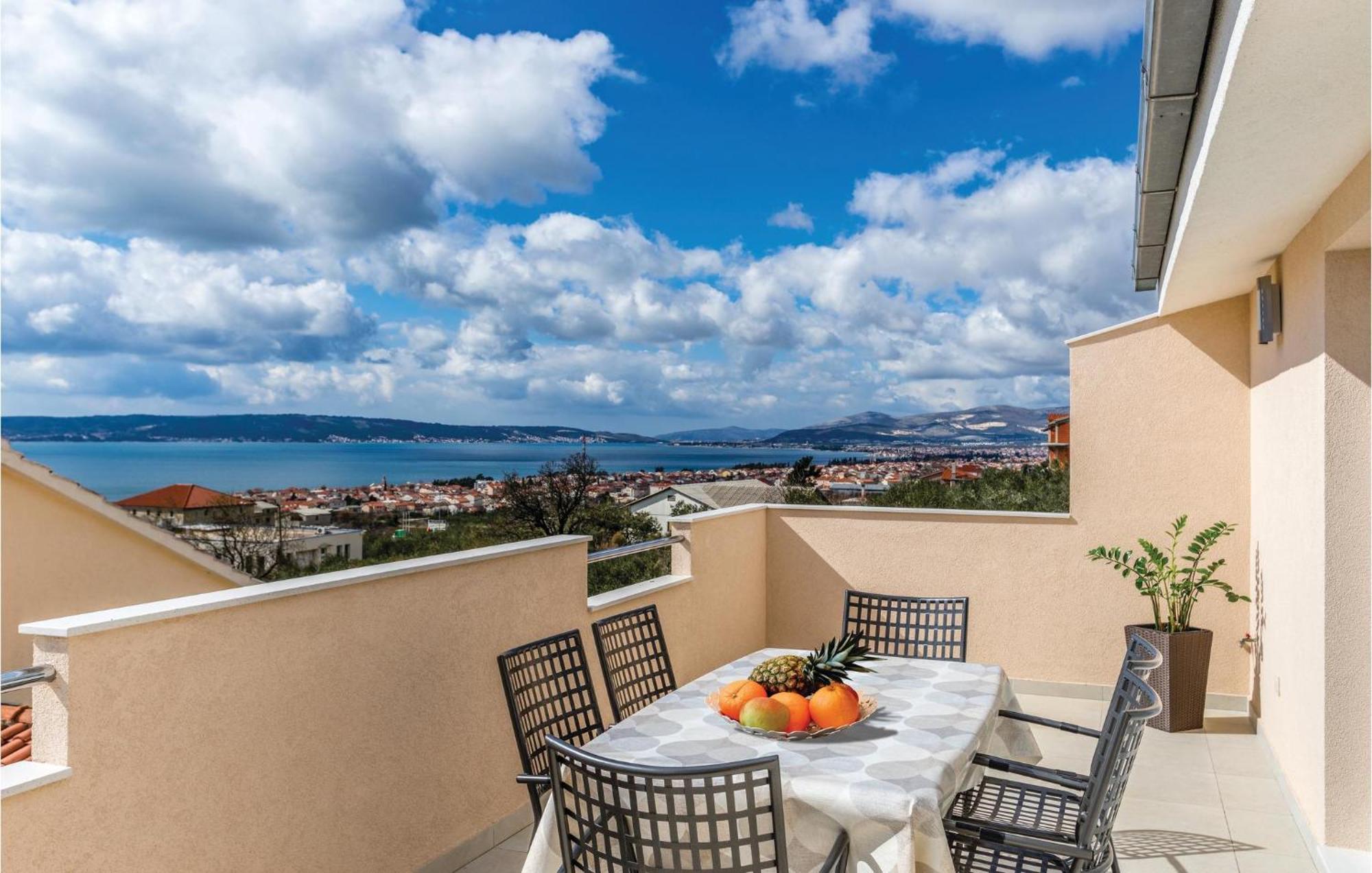 Stunning Apartment In Kastel Gomilica With Wifi Kastela Exterior photo