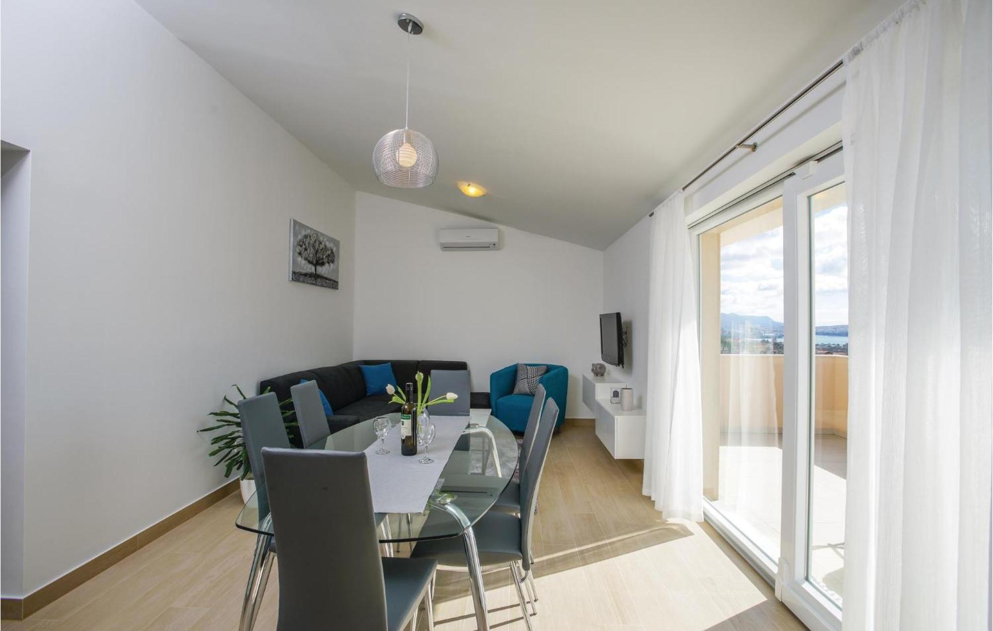 Stunning Apartment In Kastel Gomilica With Wifi Kastela Exterior photo